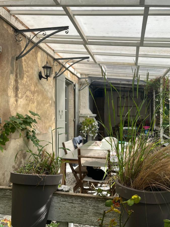 Chambre Paisible Dans Une Ancienne Batisse Renovee Issigeac Exteriör bild